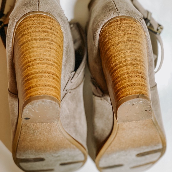 FERGALICIOUS high heeled booties SIZE 9 - Picture 4 of 5